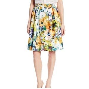 McGinn Rina Floral Skirt size XS , new with tag